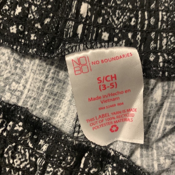 Womens No Boundaries shorts. - Picture 2 of 3